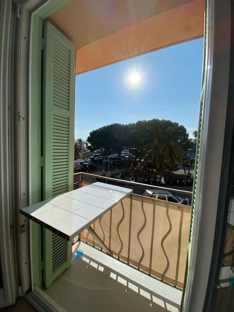 Le Bastion-Plage-Vue Mer Menton